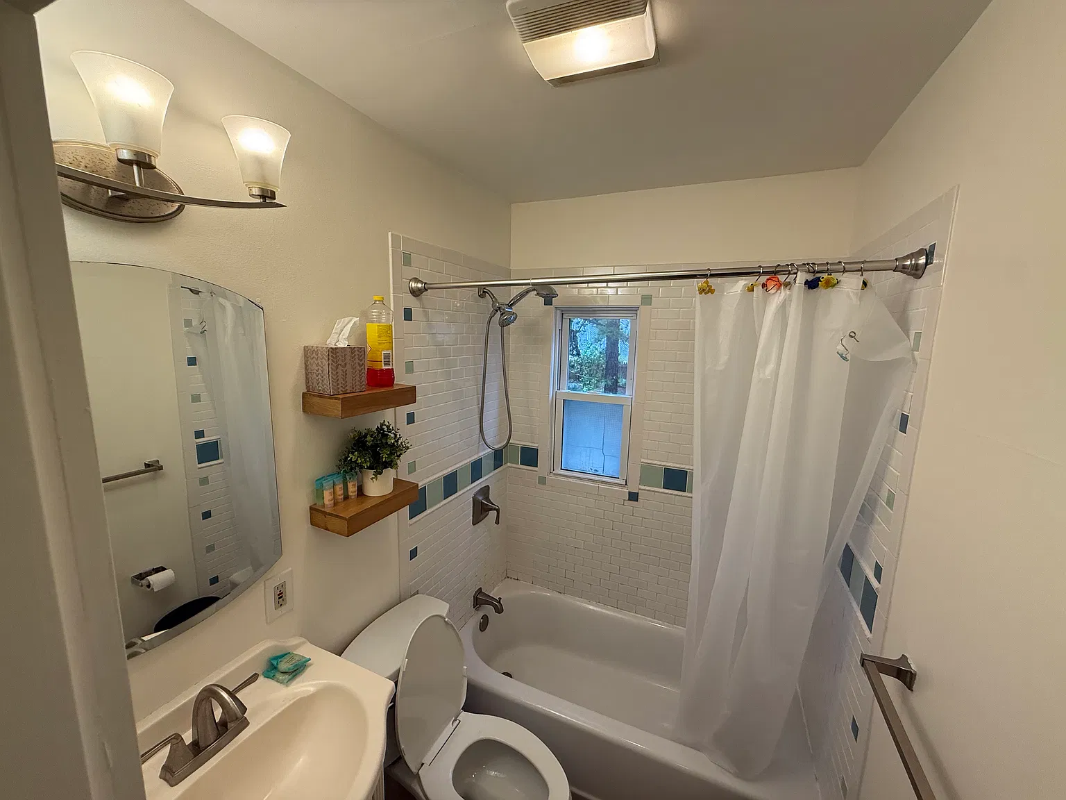 3 bed, 1055 sqft, $2,200 — Photo 4