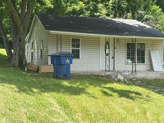 3rd image of 1105 Cliff Dr
