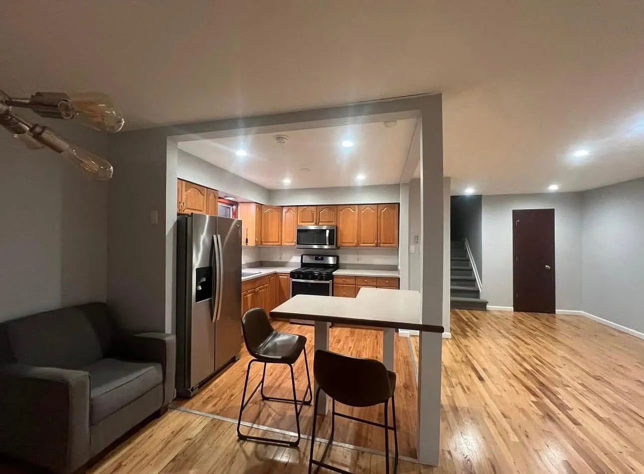 3 bed, $2,750 — Photo 1