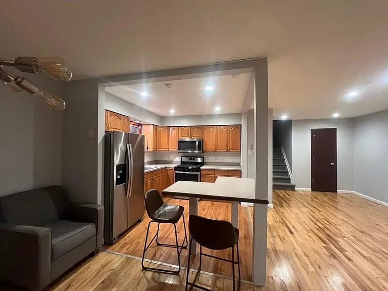 184 W 17th St #2 — Photo 3