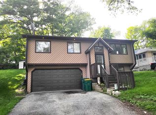 26 S Maple Ave, Fox Lake, IL 60020