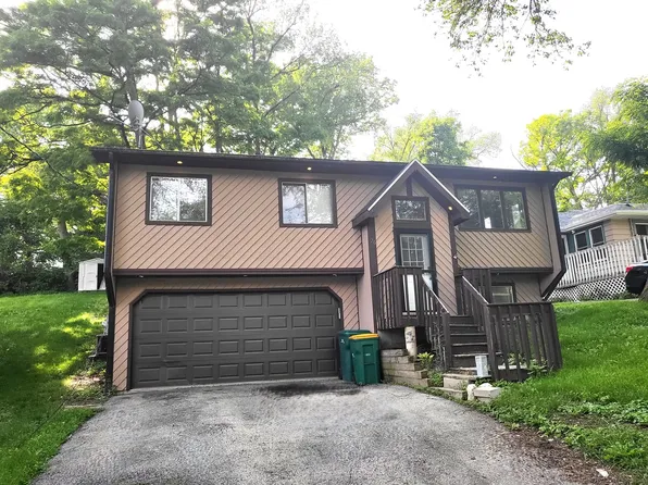 26 S Maple Ave, Fox Lake, IL 60020