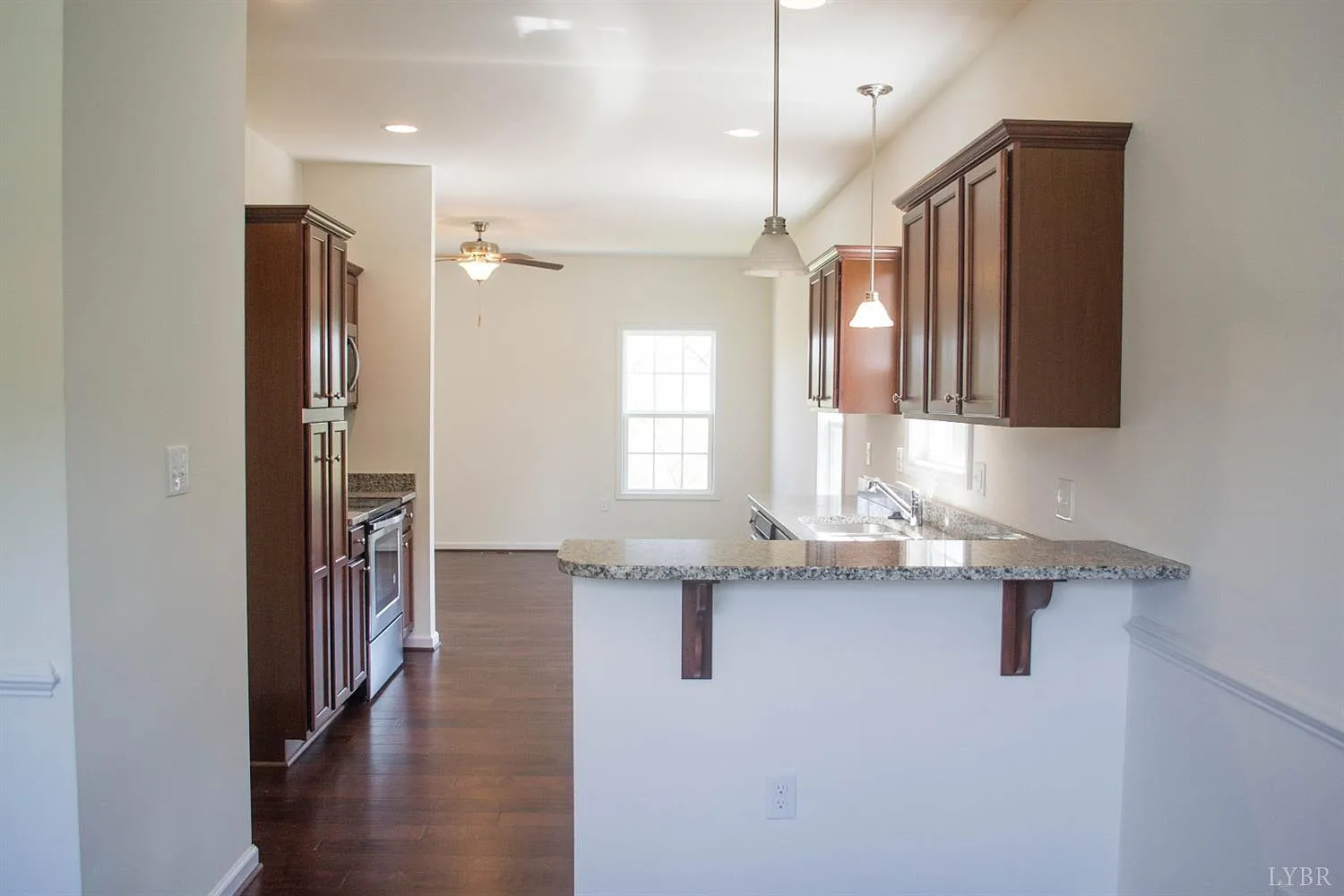 3 bed, 2.5 bath, 1632 sqft, $1,999 — Photo 4