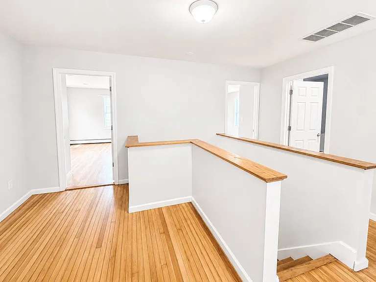 24 Sunderland Ave — Photo 14