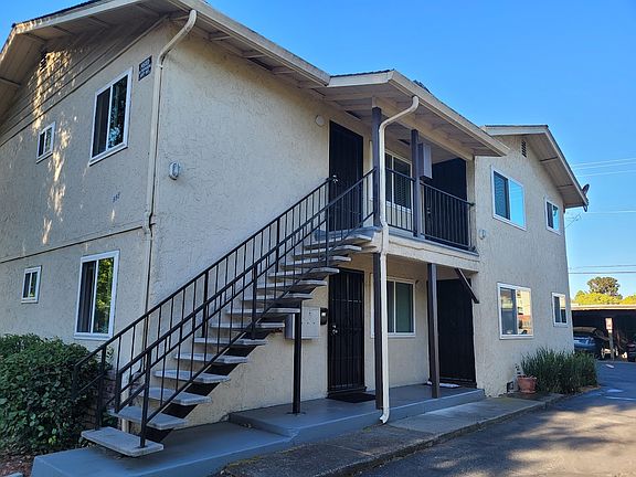 2nd image of 995 Helen Ave #1