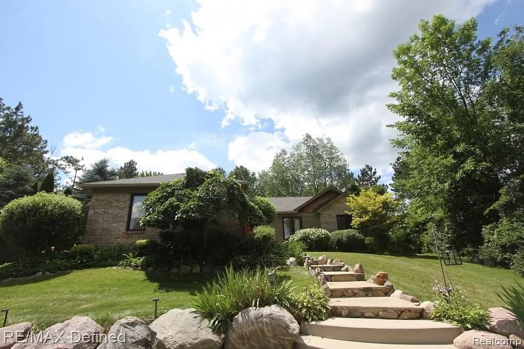 135 Blake St photo 1