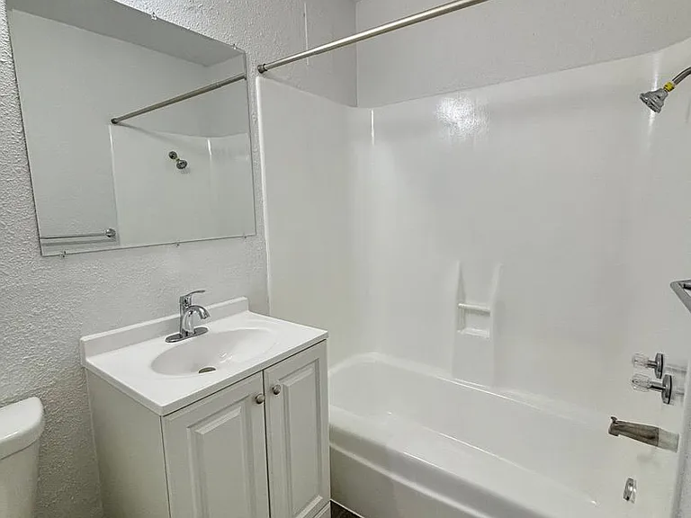 Cedar Crest Apartments — Photo 21