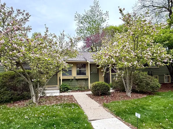 2824 Whitewood St, Ann Arbor, MI 48104
