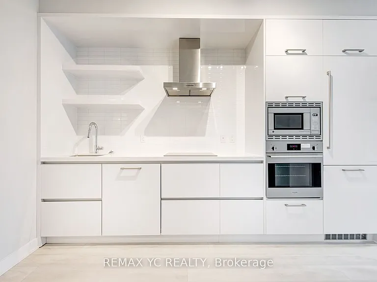 2221 Yonge St #3210 — Photo 7