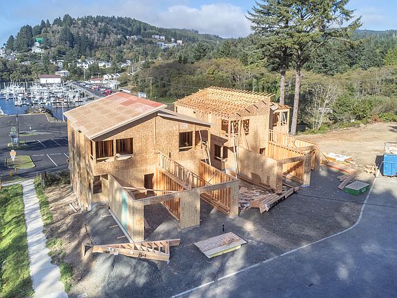 4th image of 445 SE Shell Ave