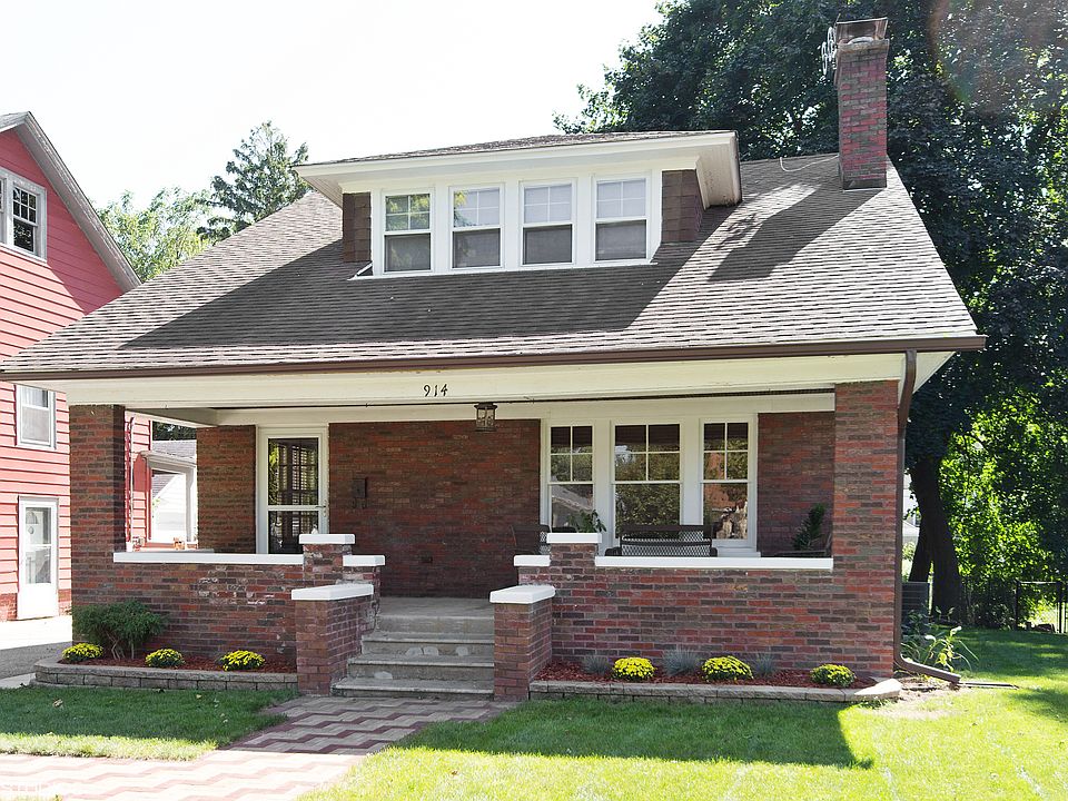 1st image of 914 W Galena Blvd