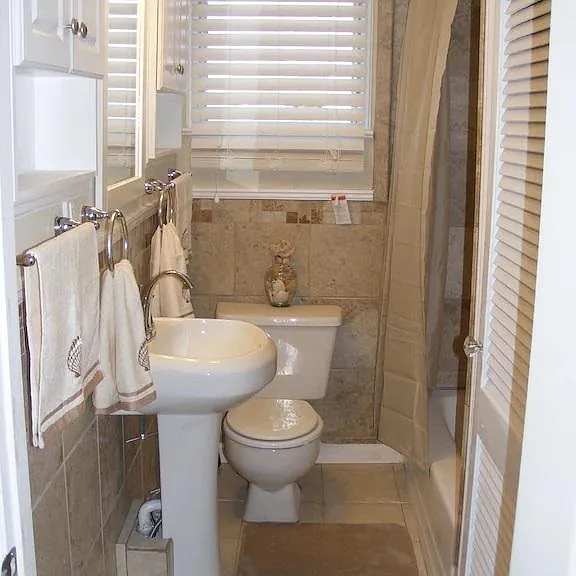 Full Bathroom