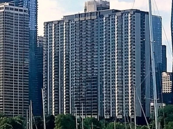 400 E Randolph St APT 1515, Chicago, IL 60601