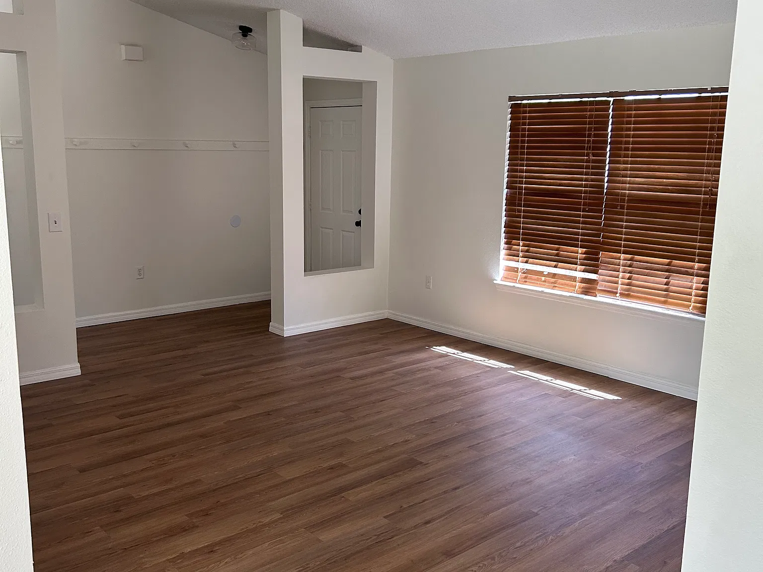 3 bed, 1732 sqft, $1,895 — Photo 2