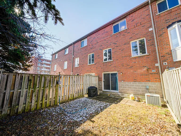120 Railroad St #9 — Photo 31