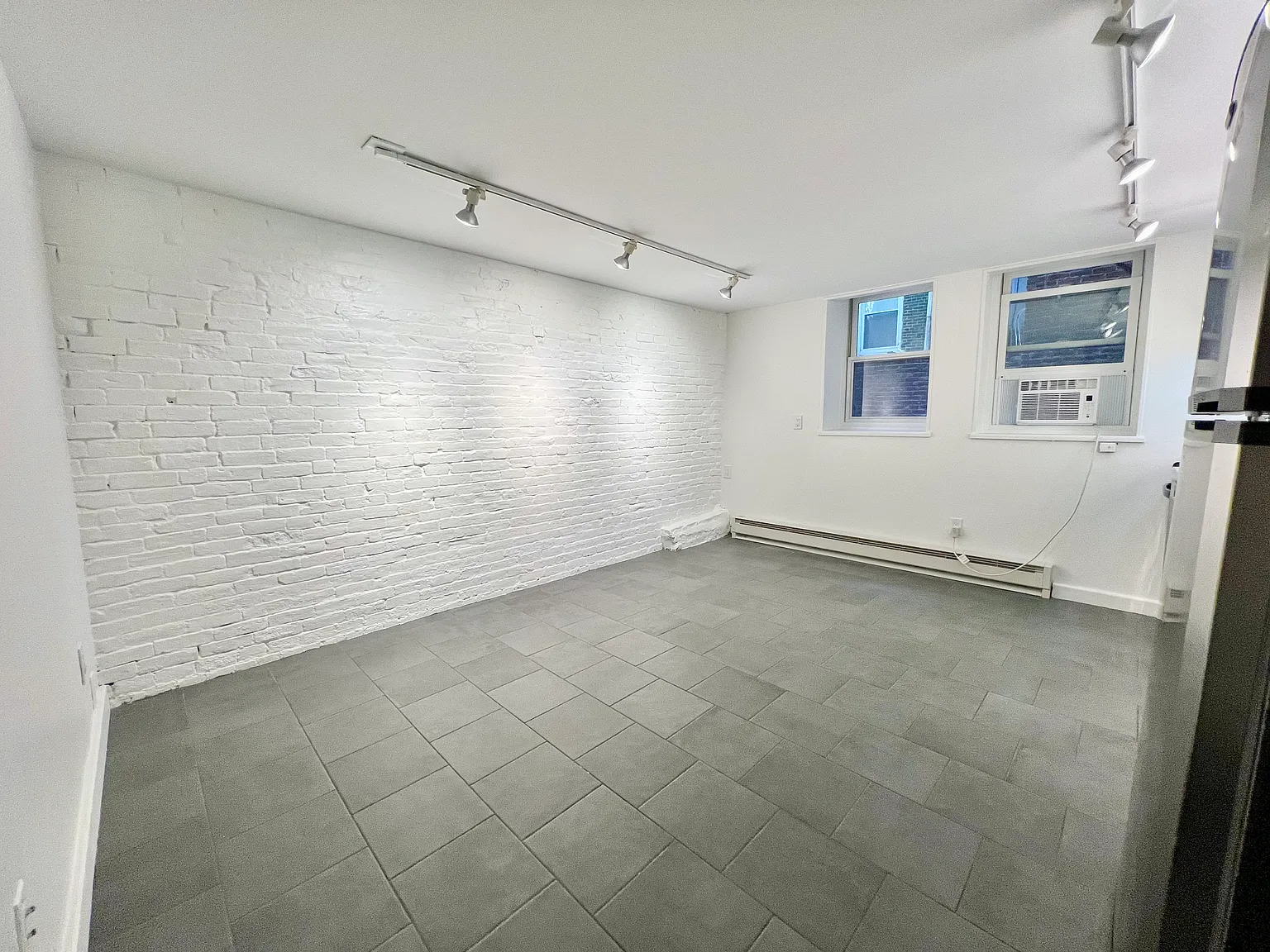1 bed, 9999 sqft, $2,075 — Photo 2