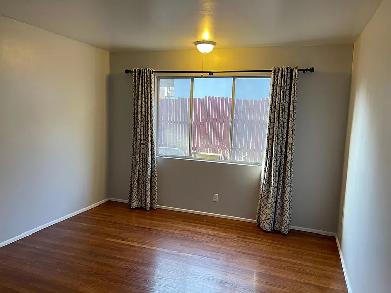 1085 Riviera Dr — Photo 41