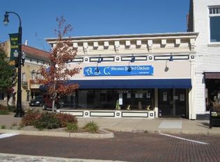 108 Cass St, Woodstock, IL 60098