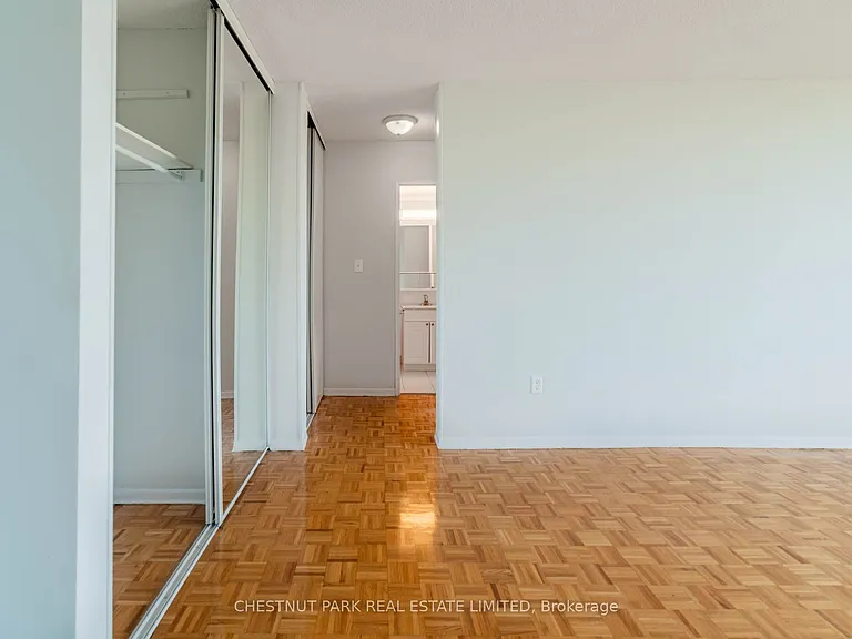150 Lakeshore Rd W #1412 — Photo 14