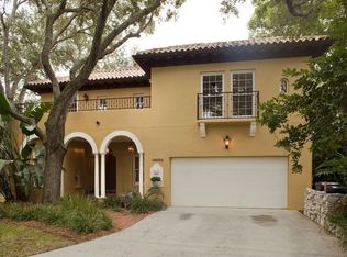 2924 W Hawthorne Rd, Tampa, FL 33611