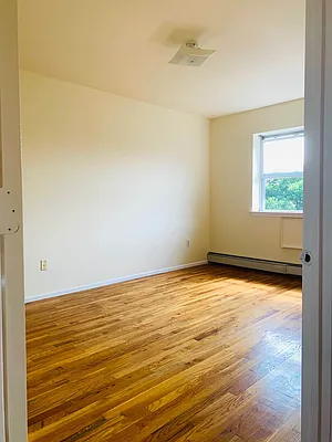 Rented by Signature Spaces NYC Corp | media 10