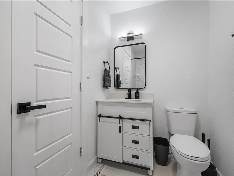 6413 Chimney Creek Cir — Photo 10