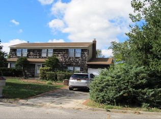 30 Imperial Dr, Miller Place, NY 11764