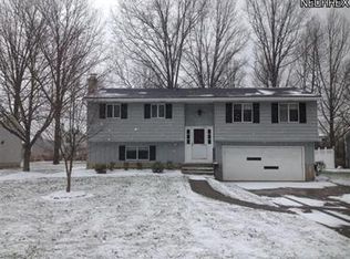 26265 Hickory Ln, Olmsted Falls, OH