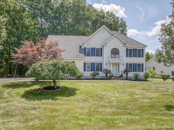 3 Sweet Meadow Dr, Nashua, NH 03063