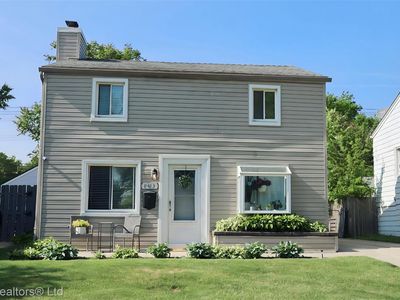 8483 Harding Ave, Center Line, MI, 48015