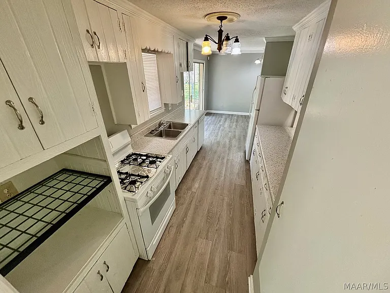 1216 Karen Rd — Photo 6