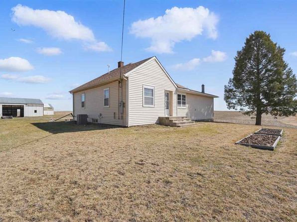1056 W Ave, Norway, IA 52318