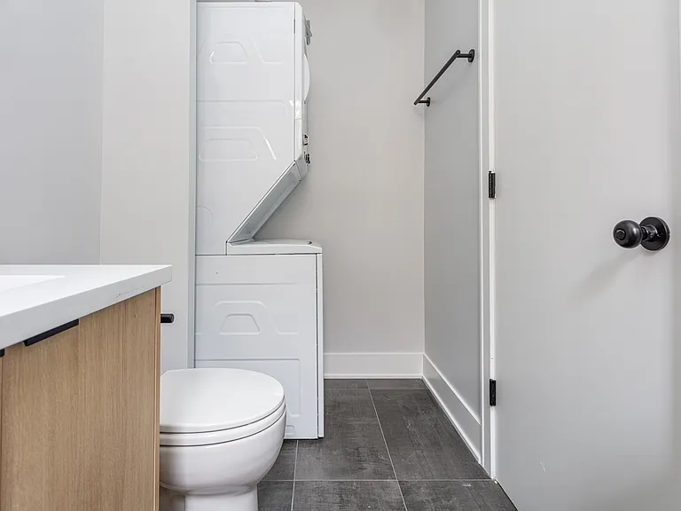 4119 W Belle Plaine Ave #8 — Photo 8