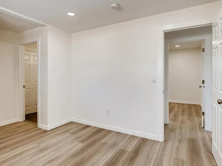 1526 N Wolff St — Photo 13