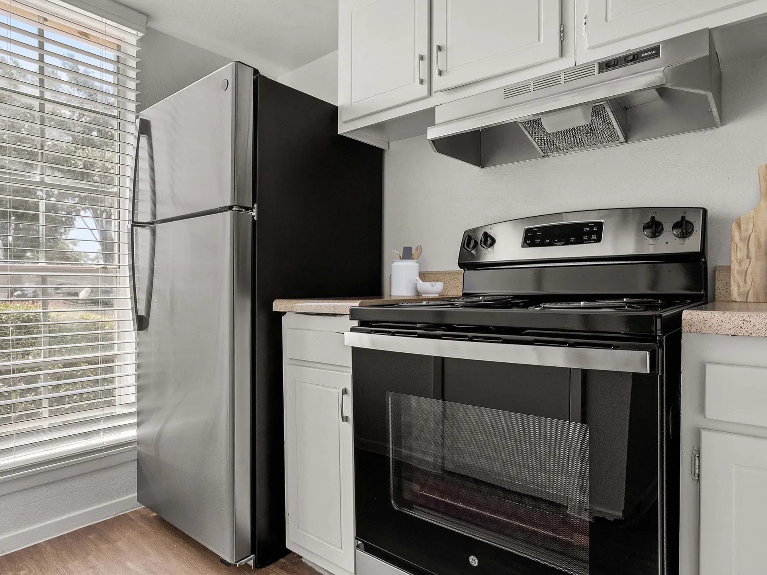 Chevy Chase Apartments — Photo 1