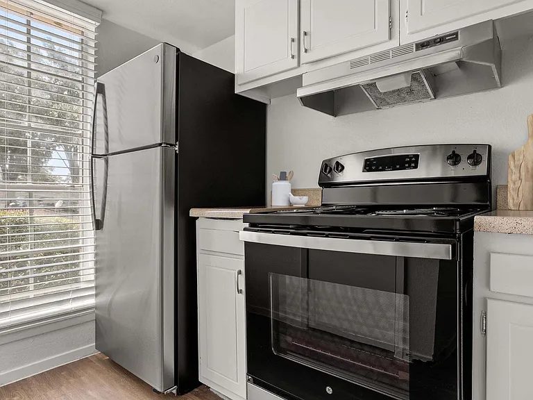 Chevy Chase Apartments — Photo 1
