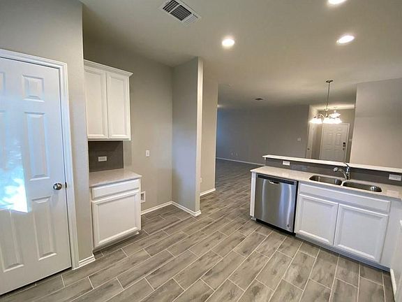 5th image of 413 La Dera Dr