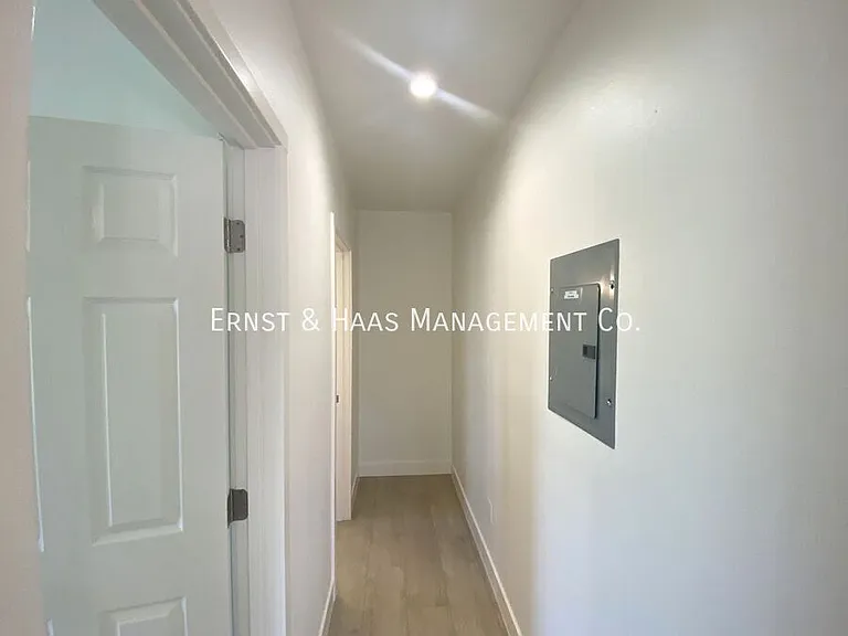 1145 1/2 Freeman Ave — Photo 11