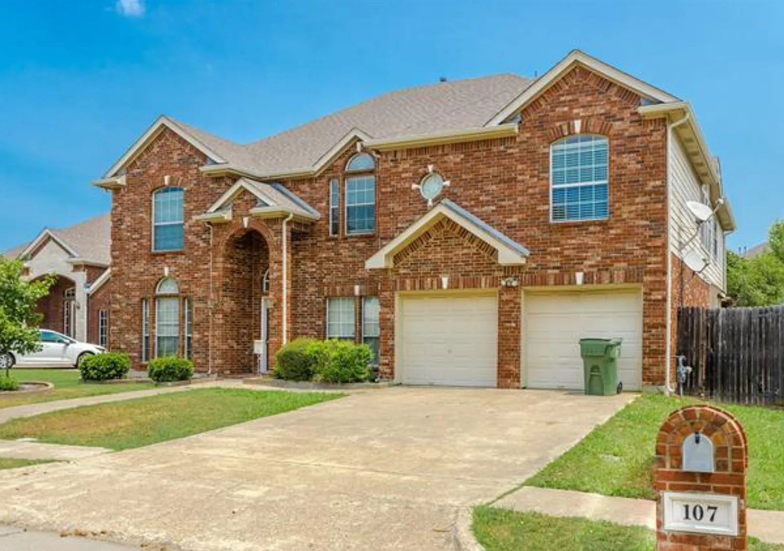 Spacious 5-Bedroom Home with Media Room, Office & Community Amenities in Mansfield! — Photo 3