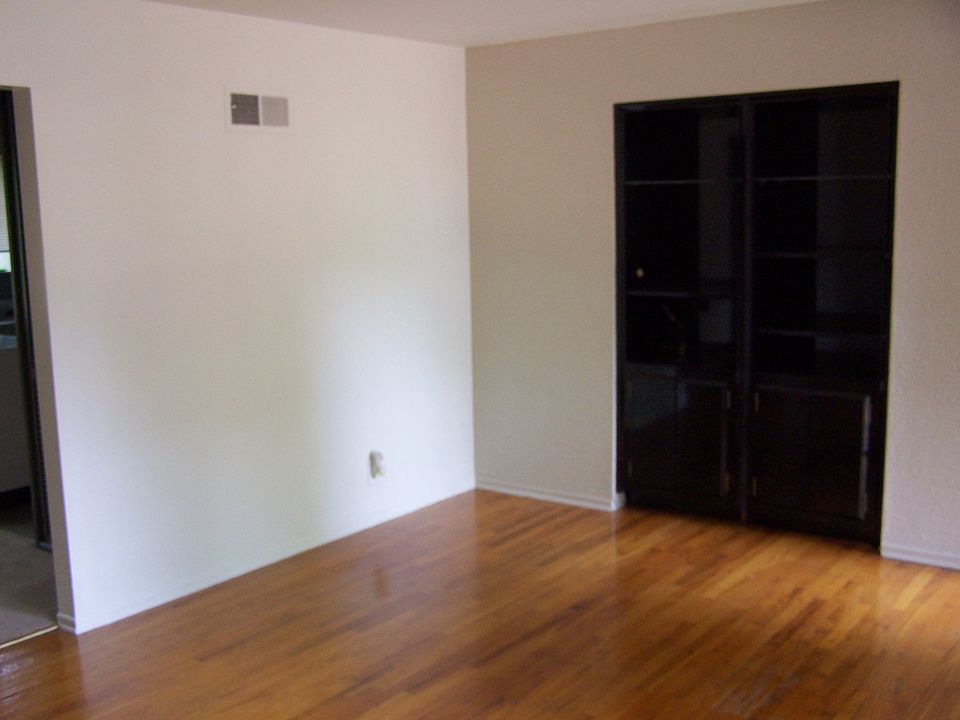 1st image of 7384 Kingsbury Blvd #1