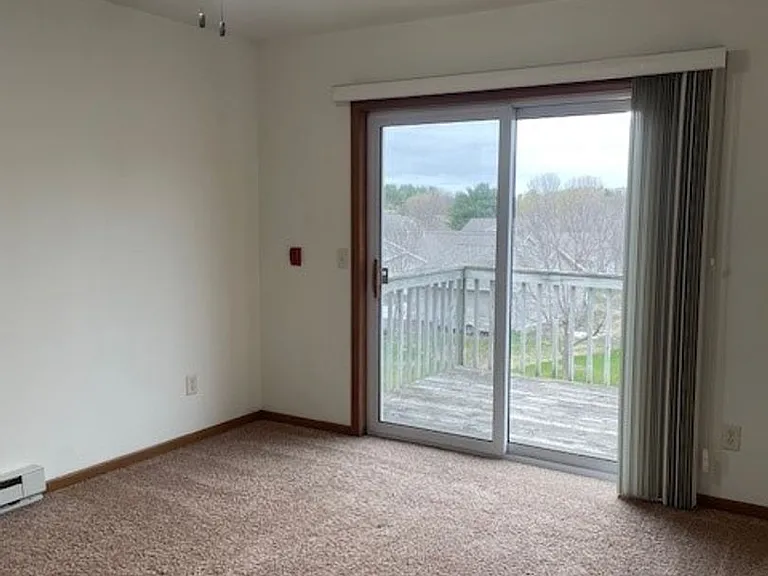 4526 Hartzell Ln — Photo 9
