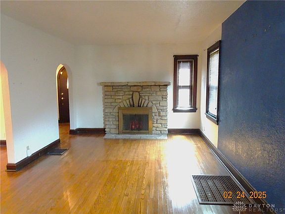 3rd image of 1842 Catalina Ave