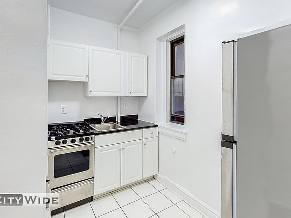 3rd image of 178 E 70th St #1A