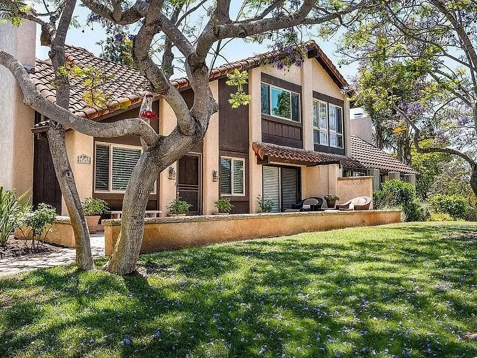 4765 Calle Camarada