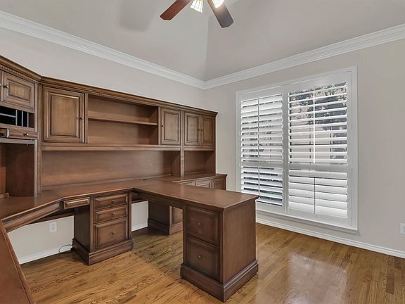 4th image of 9308 Longview Dr