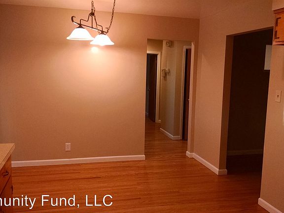 4th image of 2032 Crestwood Dr