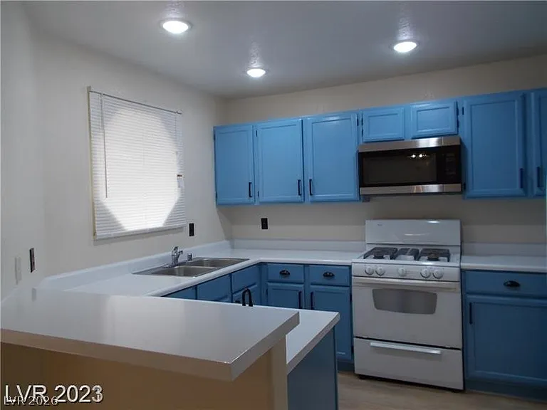 5062 S Rainbow Blvd #203 — Photo 6