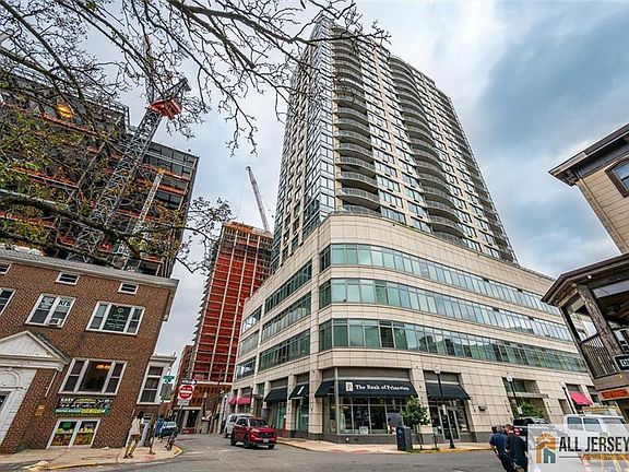 3rd image of 1 Spring St Unit 1405