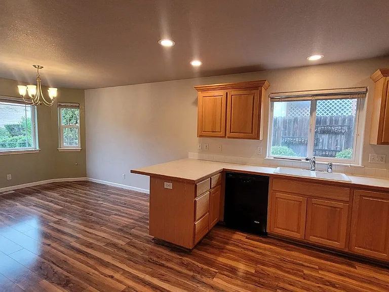 310 Village Dr — Photo 6