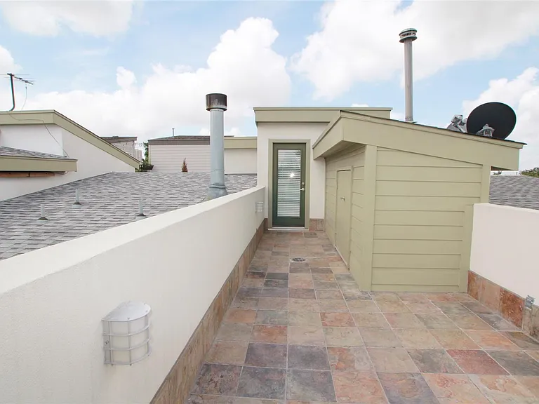 4701 Caroline St — Photo 34